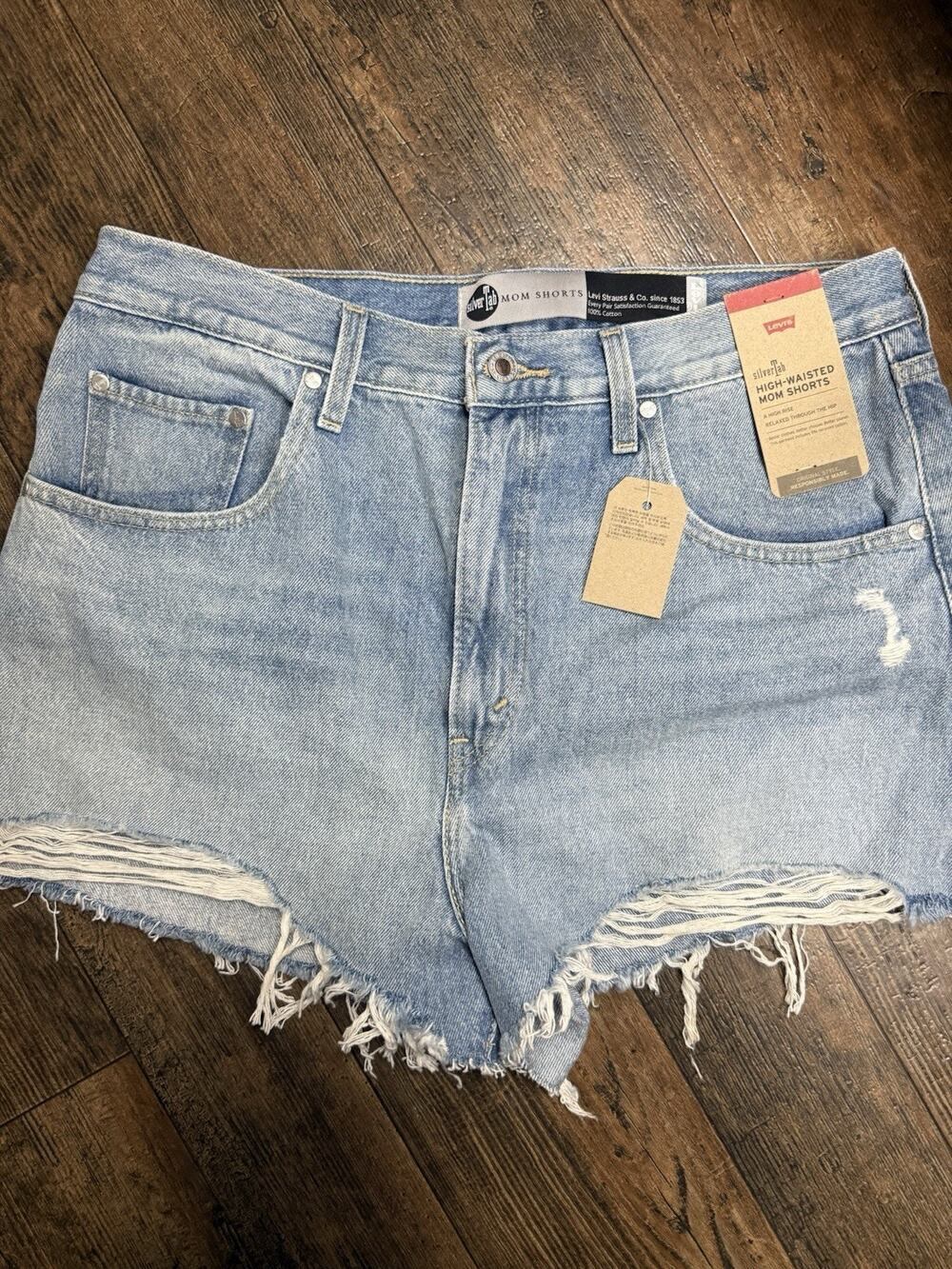 Levis WOMANS Mom Silver Tab High Waisted Pockets Jean Shorty Shorts SIZE 32 NWT